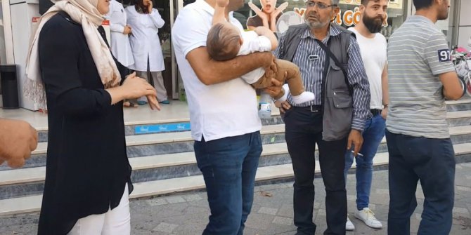 Kucağında bebeğiyle kapkaça uğradı