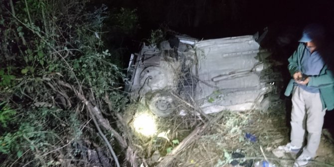 Erzincan’da virajı alamayan otomobil şarampole devrildi: 4 ölü, 2 yaralı