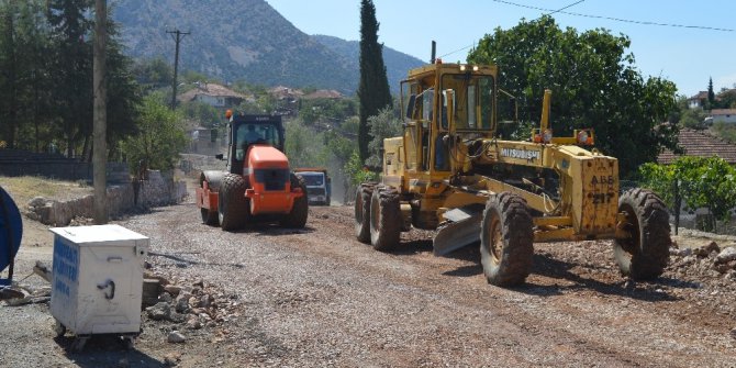 Döşemealtı Akkoç yolu asfalta hazırlanıyor