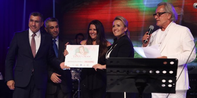 Besteler Tanju Okan için yarıştı