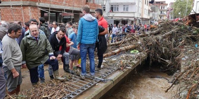 Beşikdüzü’de Yaralar Sarılmaya Çalışılıyor