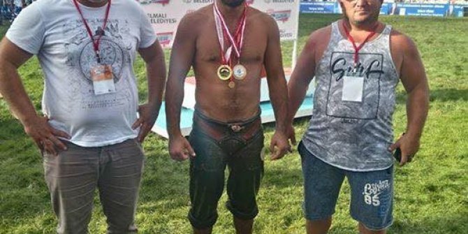 İzmitli Duman, Elmalı’da yağlı güreşte birinci oldu
