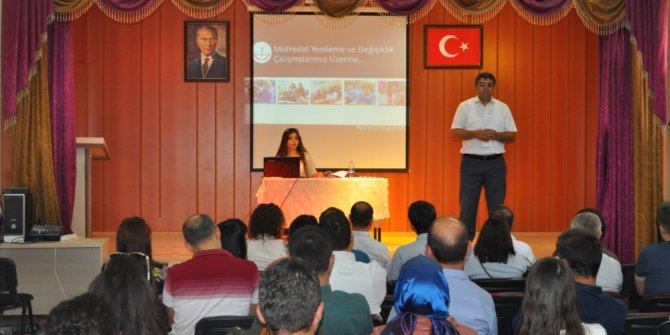 Kulu’da öğretmenlere yenilenen müfredat tanıtım semineri verildi