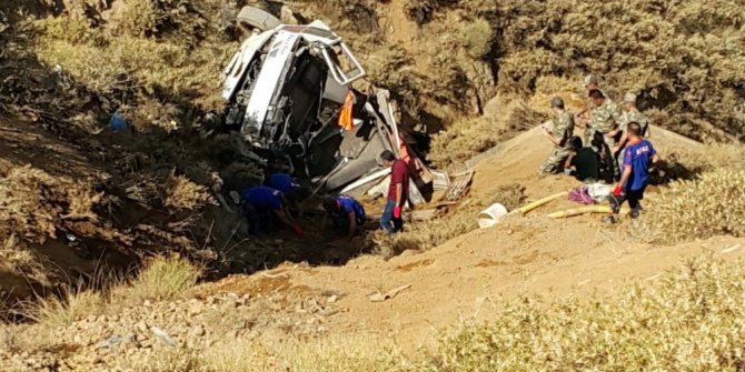 Su tankeri uçuruma yuvarlandı: 1 ölü