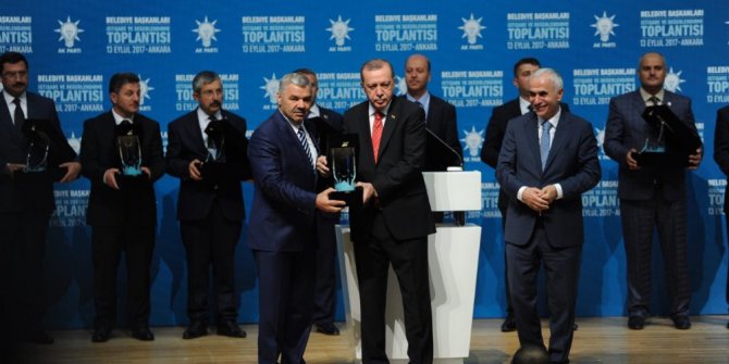 Cumhurbaşkanı Erdoğan’dan, Başkan Çelik’e ödül