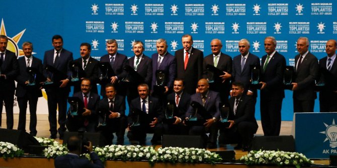 Başkan Yılmaz, ödülünü Cumhurbaşkanı Erdoğan’dan aldı