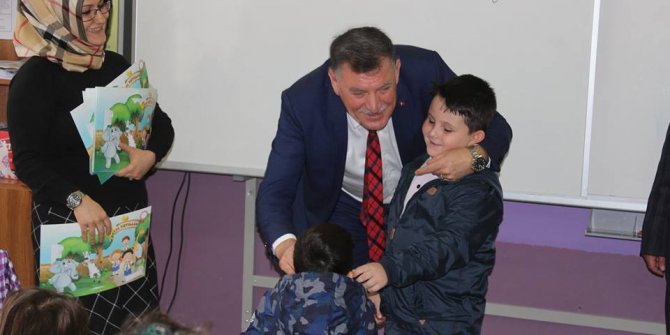 Başkan Duymuş, 1’inci sınıfları ziyaret etti