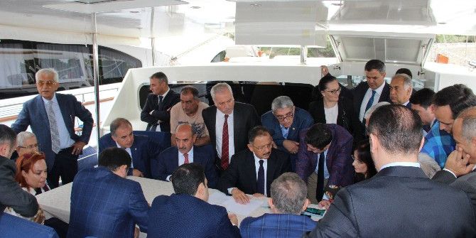 Bakan Özhaseki’den "Çeşme’yi Kurtaracak Proje" İncelemesi