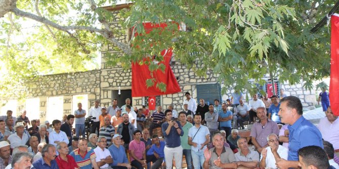 Başkan Tuna, mahalle gezilerinde belediye hizmetlerini anlattı