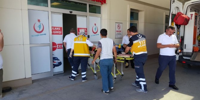 Traktör devrildi 1 kişi yaralandı