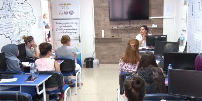 Yunusemre’de hanım lokallerinde kayıtlar başladı