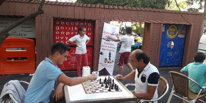 Serik’te Satranç Caddeye Taşındı