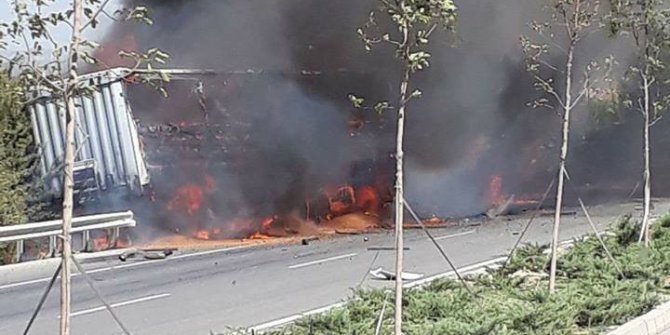 Buğday yüklü tır yandı