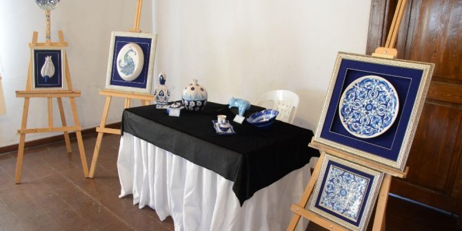 ’Mavi Beyaz Düşler’ sergisi Kuşadası’nda açıldı