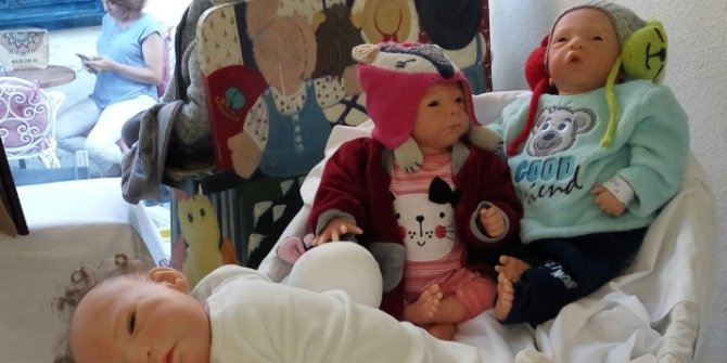 Bebekler ve resimler Alaçatı’da buluştu