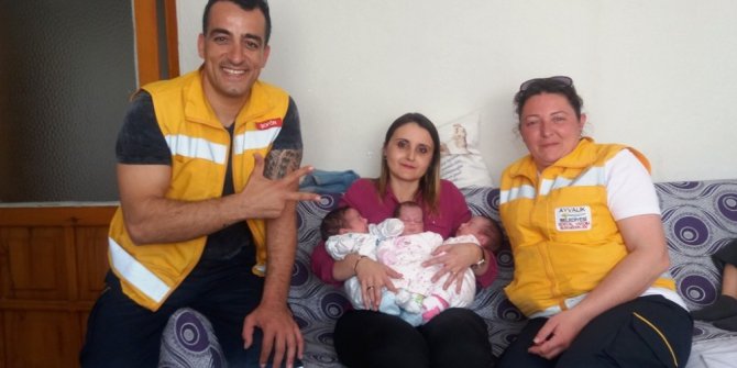 Ayvalık Belediyesi’nin ‘Hoş geldin Bebek’ ziyaretleri mutlu ediyor