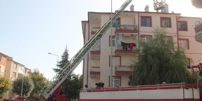 Konya’da 5 katlı binanın çatısında yangın
