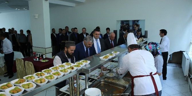 Başkan Çelik, Personelle Yemek Yedi