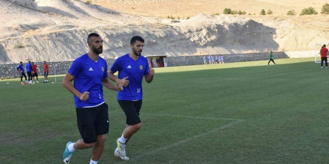 Ertuğrul Sağlam: “Gözümü kırpmadan inandığımız oyuncuyu sahaya koyarız”