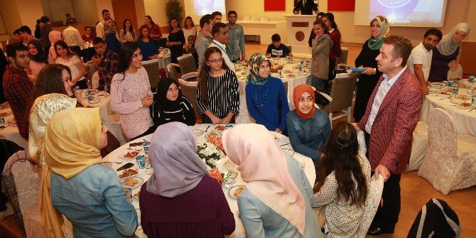 Gaziosmanpaşa Belediyesi Gençlik Merkezi Yüzde 72 Başarı Oranıyla Üniversiteli Yapıyor