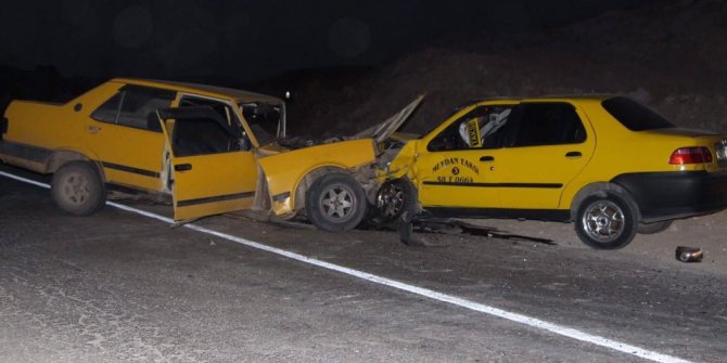 Sivas’ta iki otomobil çarpıştı: 5 yaralı