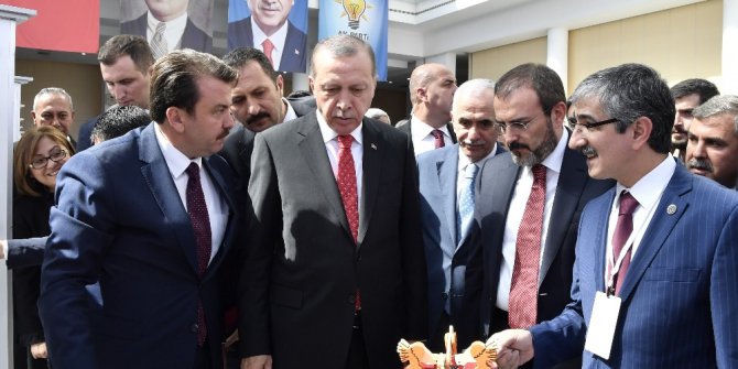 Cumhurbaşkanı Erdoğan Kahramanmaraş standını gezdi