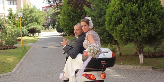 Kapalı otoparktaki motosikleti çalabilmek için şekilden şekle girdiler