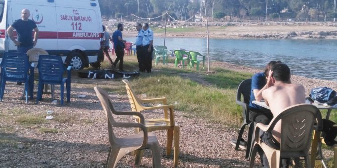 Göle giren 3 arkadaştan biri boğuldu