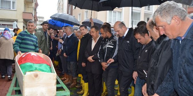 Başbakan Yardımcısı Canikli Ve İçişleri Bakanı Soylu Selde Hayatını Kaybeden Oğuzhan’ın Cenazesine Katıldı