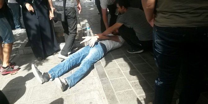 Madde bağımlısı genç sokak ortasında kriz geçirdi