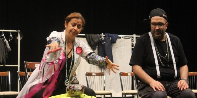 Ruh hastanesinden tiyatro sahnesine