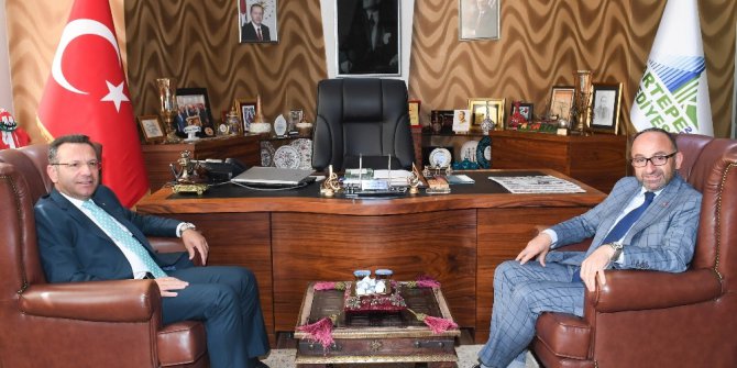 Vali Aksoy, Başkan Üzülmez’i ziyaret etti