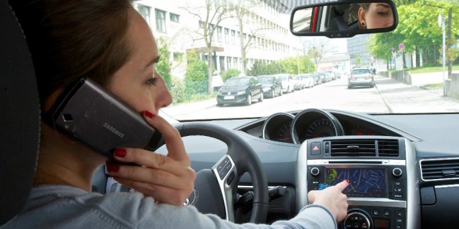Araç kullanırken telefonla konuşanların yaptıkları kazalar, alkollü araç kullananları geçti