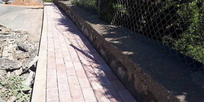 Dilovası’nda kaldırım ve peyzaj çalışmaları sürüyor