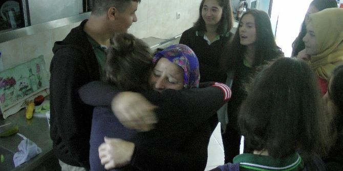 Okullarından Gözyaşları İçinde Ayrıldılar