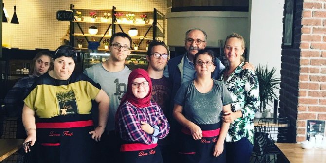 Yalvaç Ural Down Kafe’yi ziyaret etti