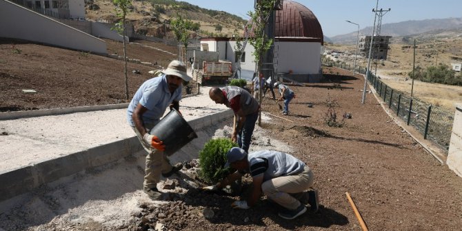 Büyükşehir Belediyesi, Çermik’te okul bahçesini düzenledi