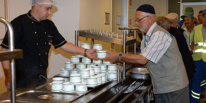 Osmangazi’den vatandaşlara çorba ikramı