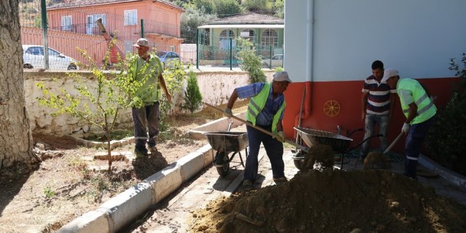 Turgutlu’da okulların çevreleri belediyeyle güzelleşti