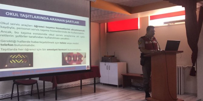 Okul servis şoförlerine trafik eğitimi verildi