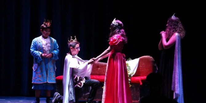 Kursiyerlerden İngilizce gösteri