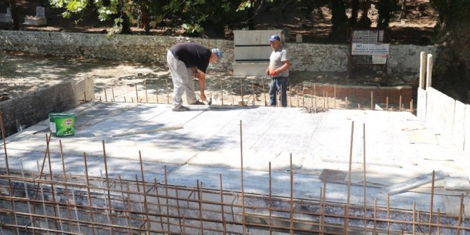 Burhaniye’de selden zarar gören köprü yenilenilyor