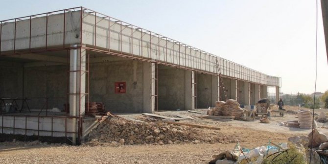 Cihanbeyli’ye Kapalı Pazar alanı yapımı sürüyor