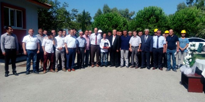 Bulduğu parayı sahibine teslim eden karayolları işçisi ödüllendirildi