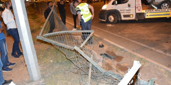 Kaza sonrası araçta sıkışan yaralıyı vatandaşlar kurtardı