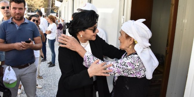 Vali Civelek, Zeytinköy’deki yangınzedeleri yalnız bırakmıyor