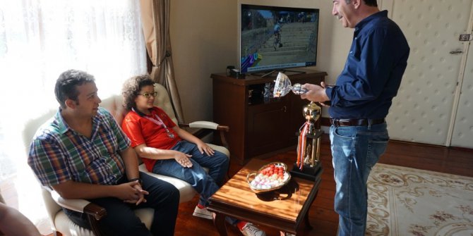 Satrancın şampiyonlarından Gürkan’a ziyaret