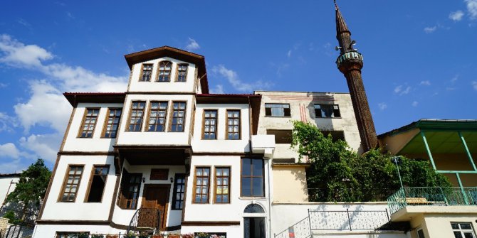 Belediye Başkanı Babaş’a bir ödülde Tarihi Kentler Birliğinden verildi