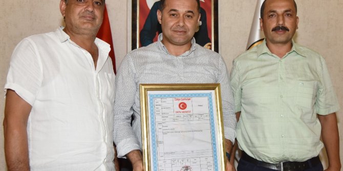 Başkan Yücel, Çıplaklı Mahallesi’nden hibeyle tapu aldı