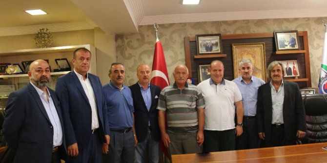 Eskipazar Dernekler Birliği’nden TSO Başkanı Özcan’ı ziyaret etti.